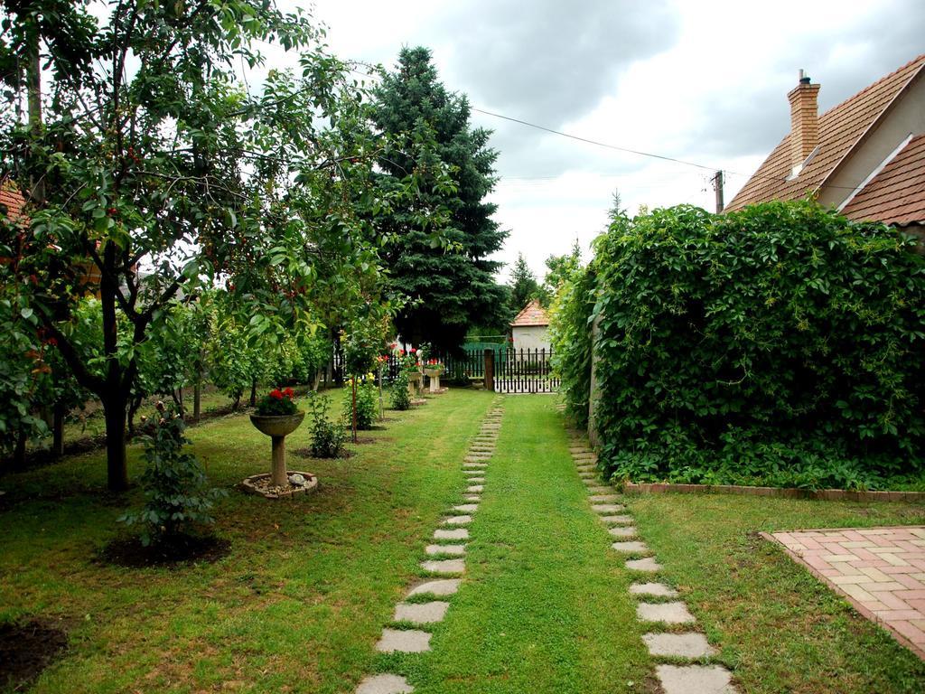 Natura Vendégház Pazmand Exteriér fotografie